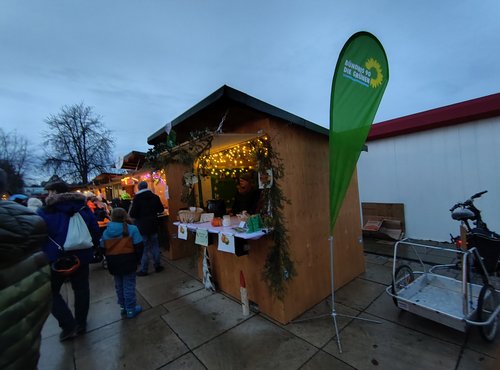 Foto des Verkaufsstands auf dem Weihnachtsmarkt