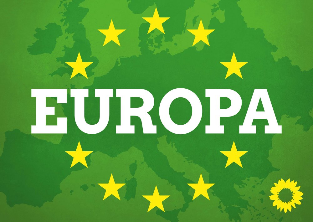 Grüne Flagge mit Sternen und Schriftzug EUROPA